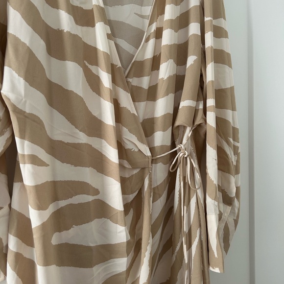 Zebra print wrap dress - Picture 2 of 4